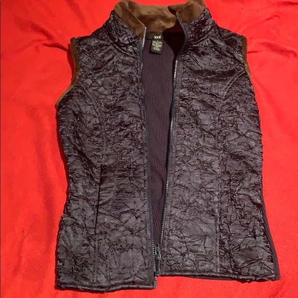 Vest - Picture 1 of 5